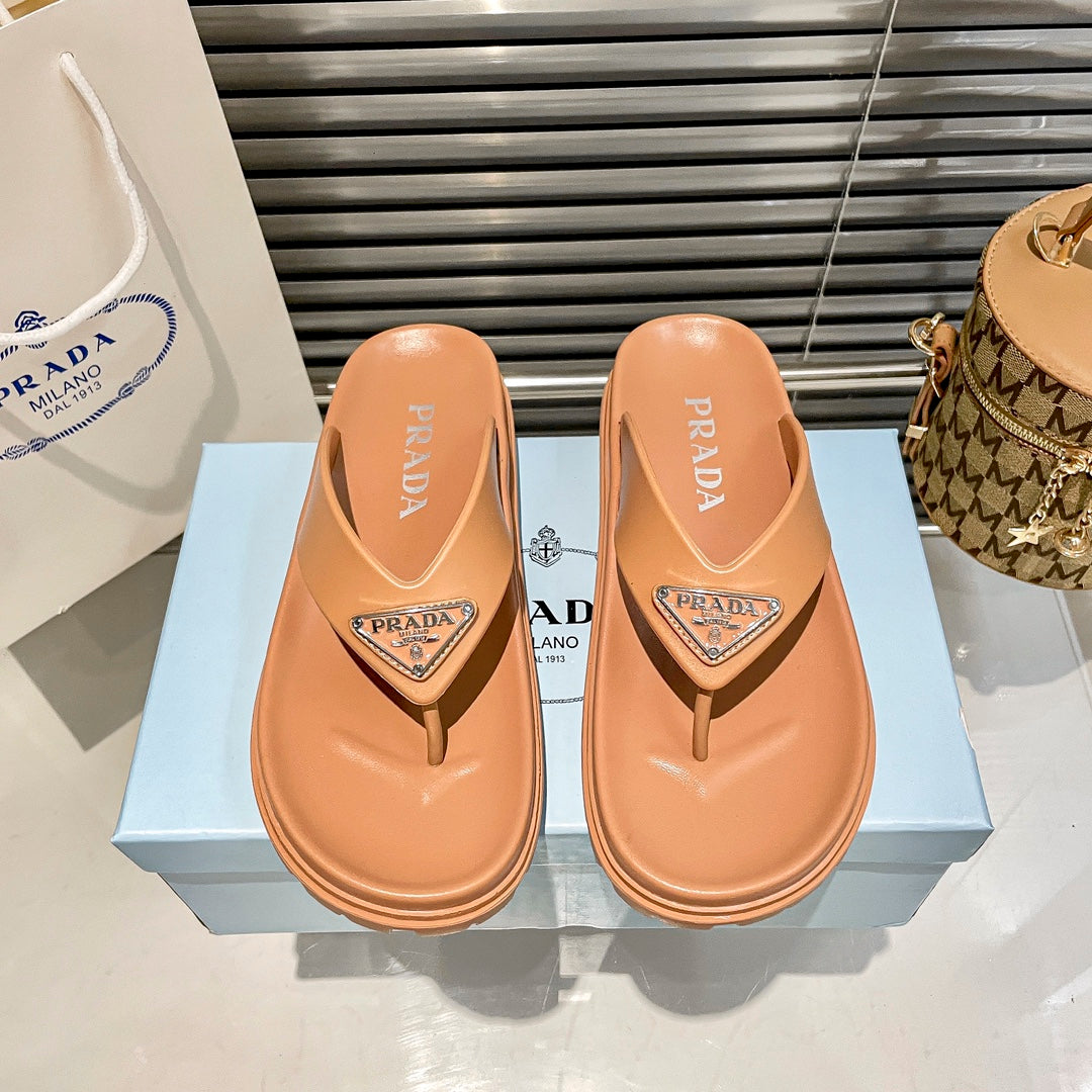 Gummiflipflops mit Dreieckslogo