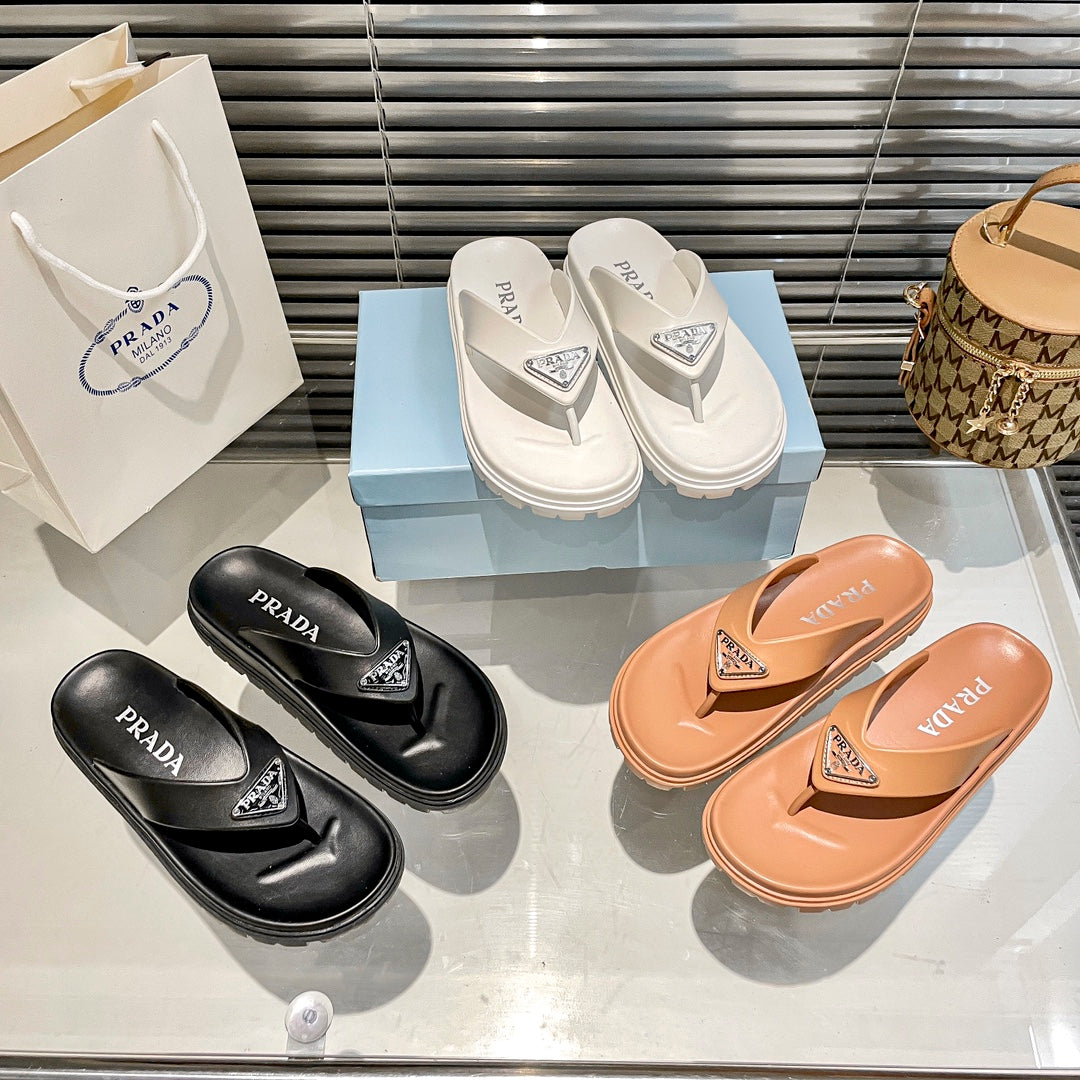 Gummiflipflops mit Dreieckslogo