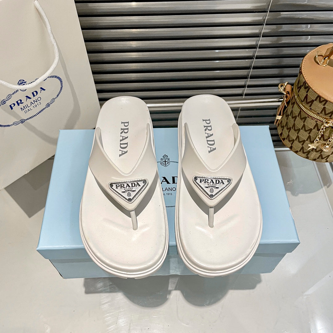 Gummiflipflops mit Dreieckslogo