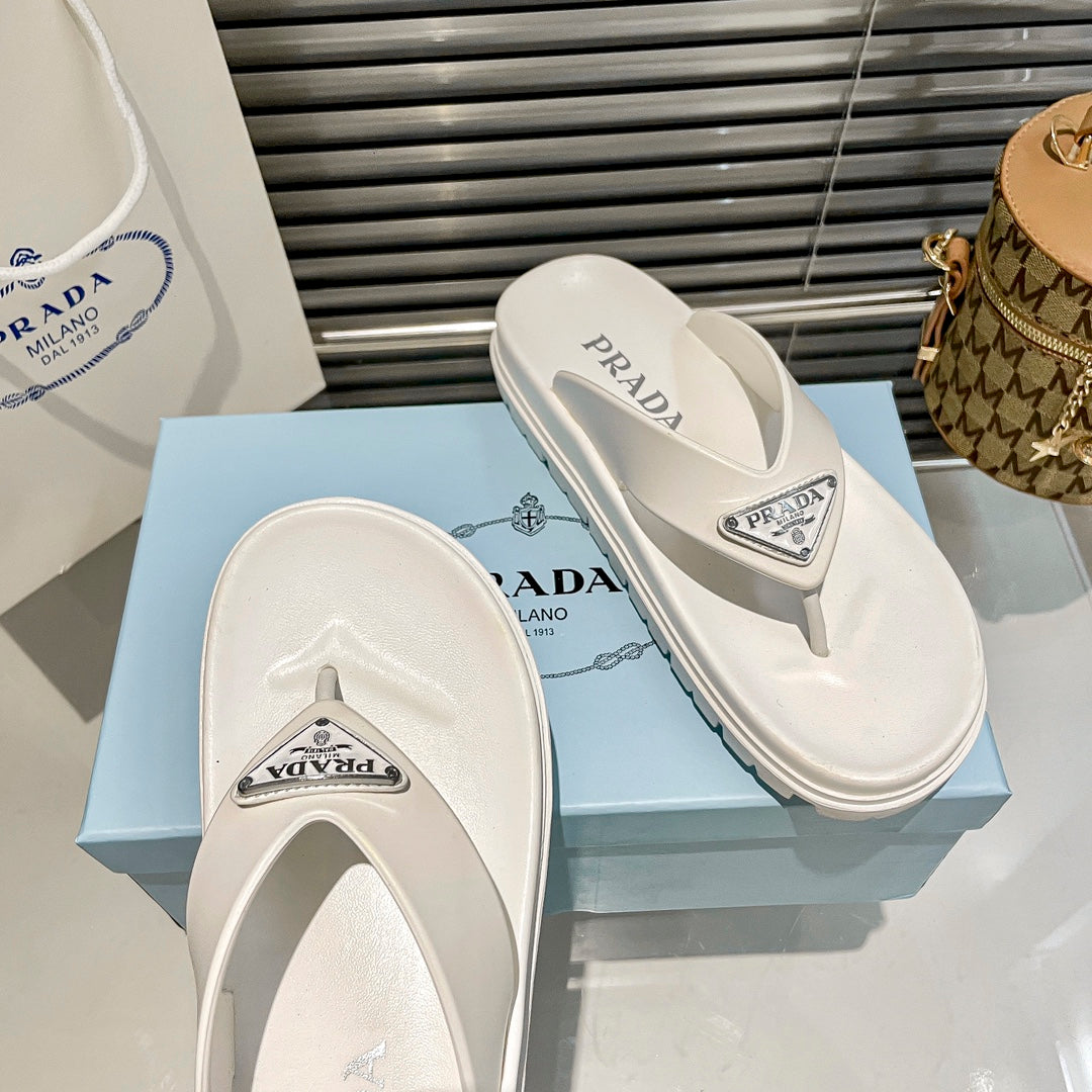 Gummiflipflops mit Dreieckslogo