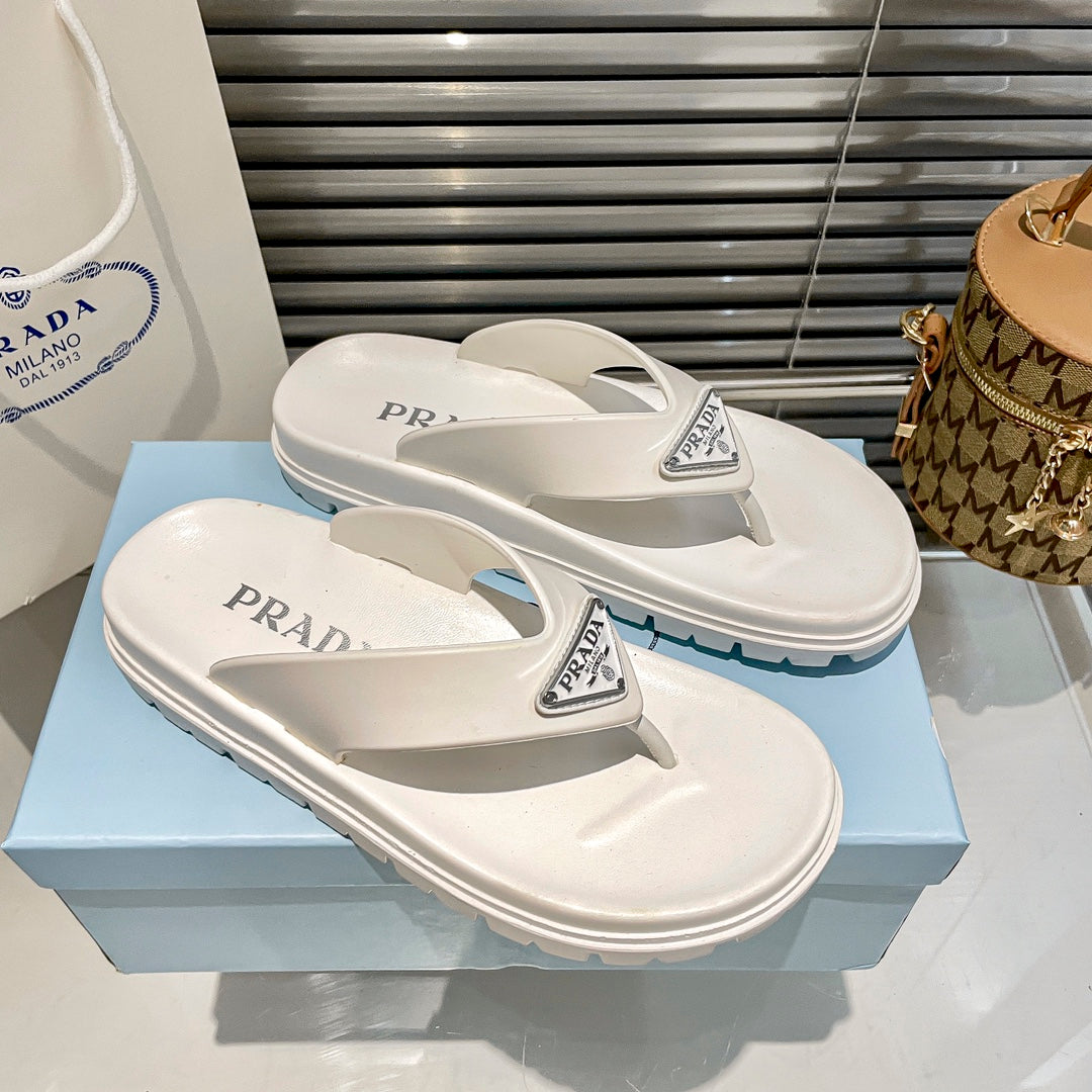 Gummiflipflops mit Dreieckslogo