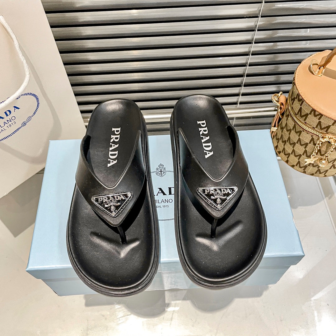 Gummiflipflops mit Dreieckslogo