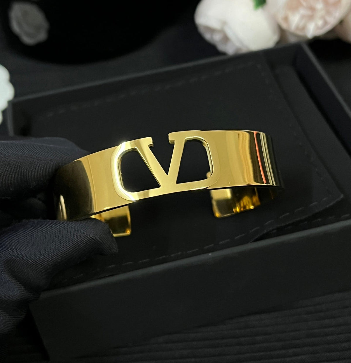 Modisches offenes hohles Armband