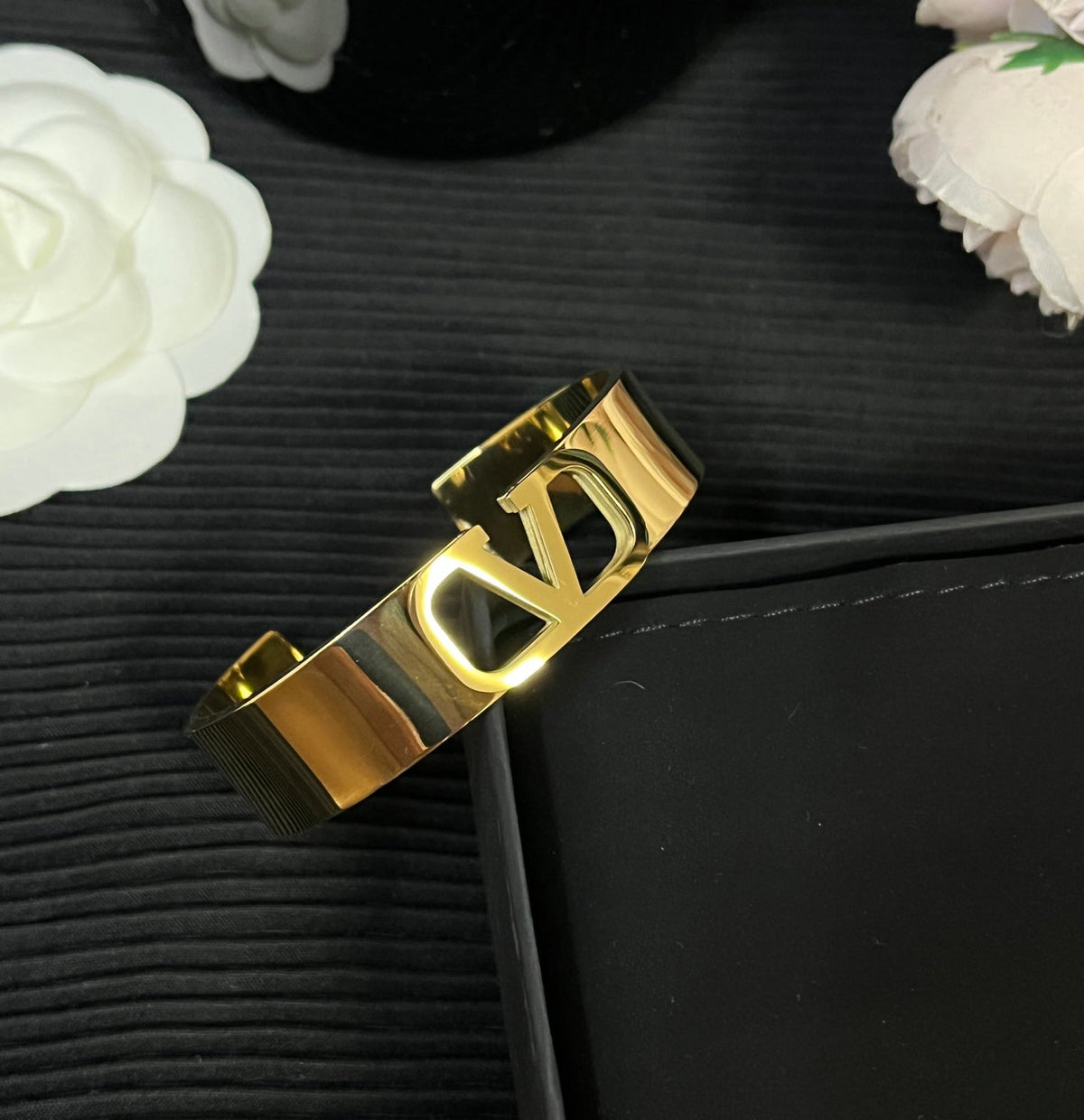 Modisches offenes hohles Armband