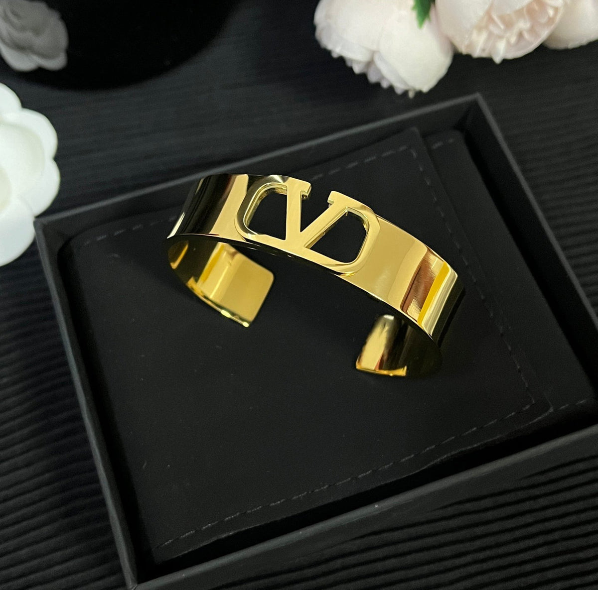 Modisches offenes hohles Armband