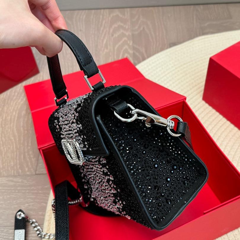 Handtasche mit quadratischem Glanzdiamant-Logo
