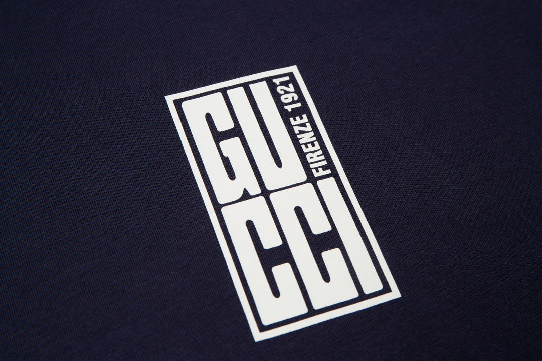 Neues einfaches bedrucktes T-Shirt