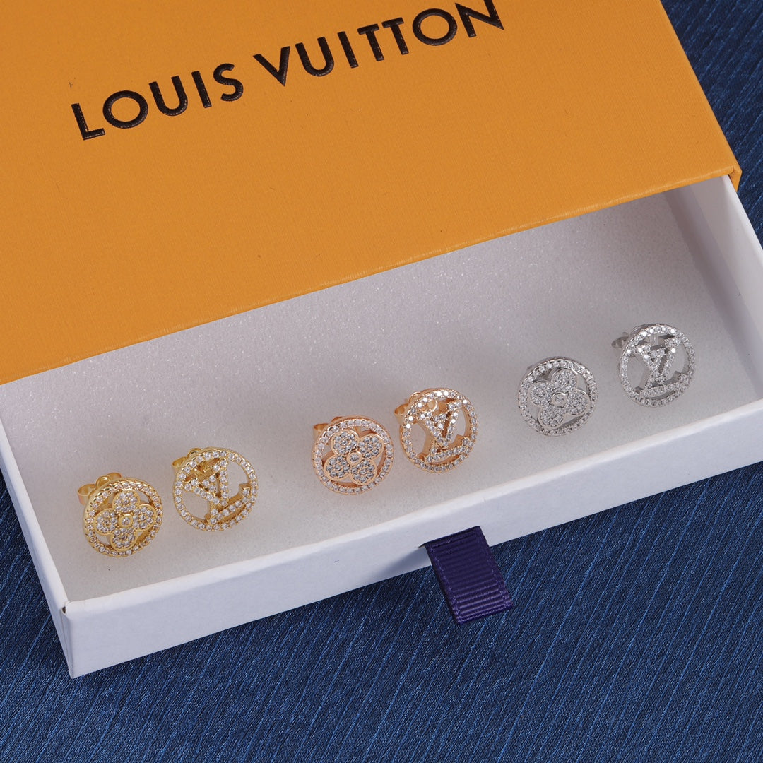 Asymmetrische Ohrstecker mit Strass-Logo