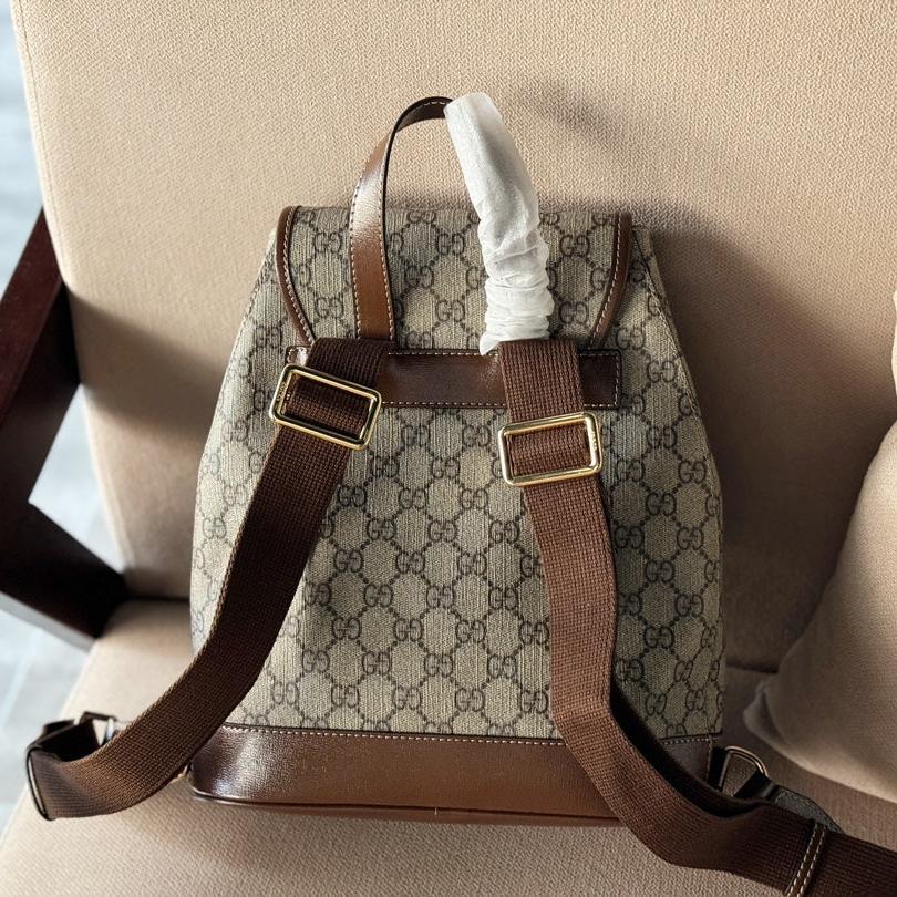 Rucksack mit ineinandergreifendem G