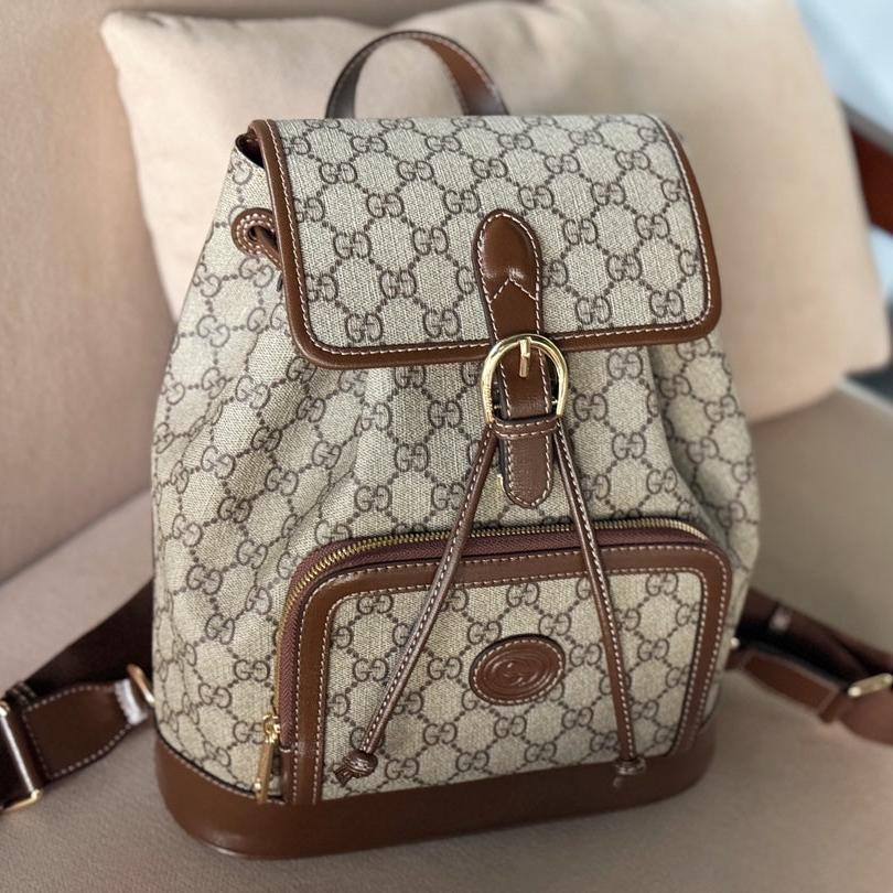 Rucksack mit ineinandergreifendem G