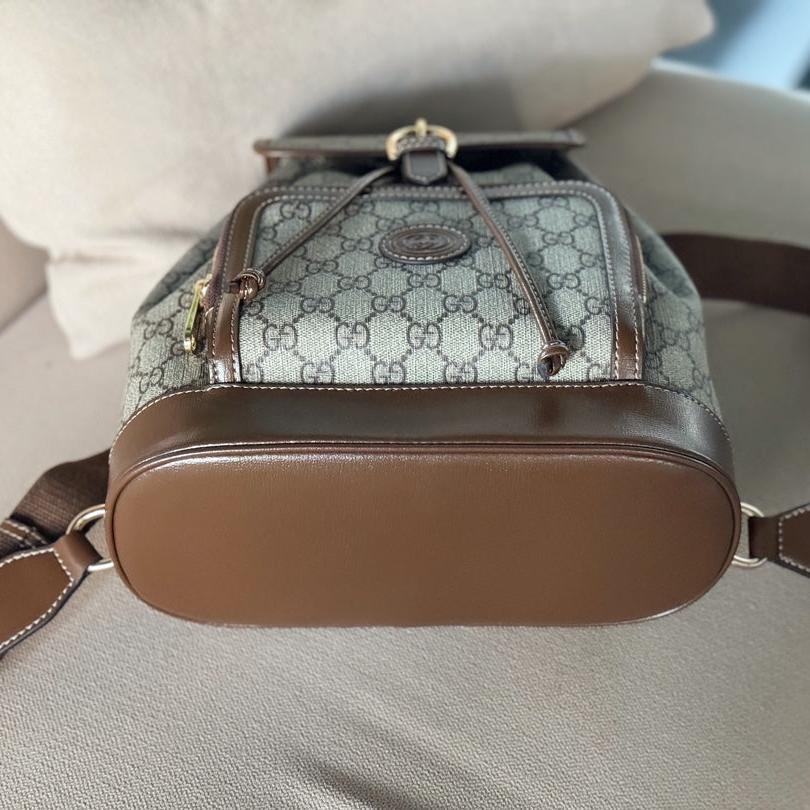 Rucksack mit ineinandergreifendem G