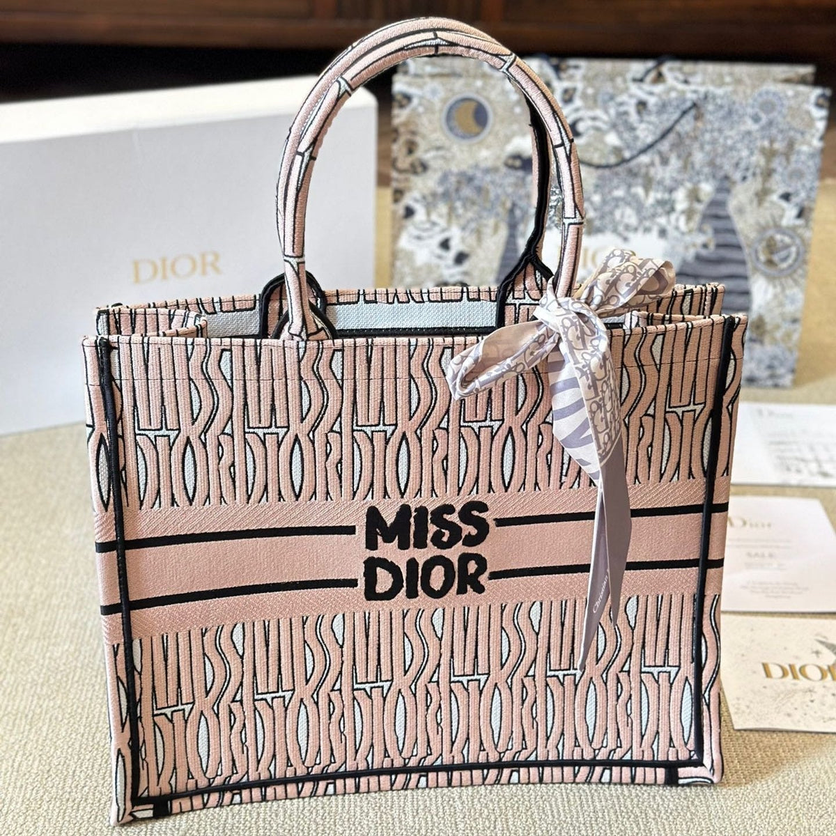 Pinke bestickte Buch-Tasche