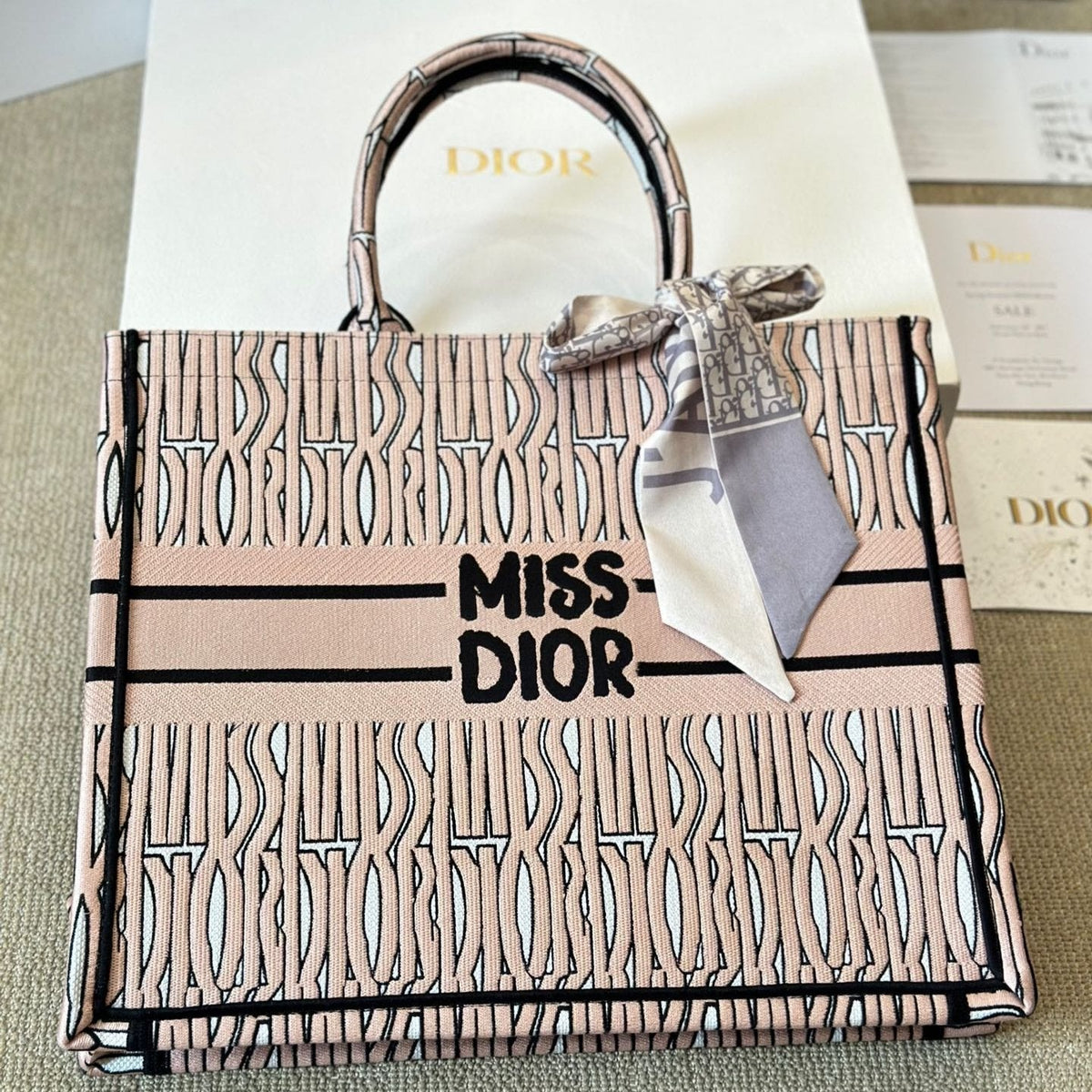 Pinke bestickte Buch-Tasche