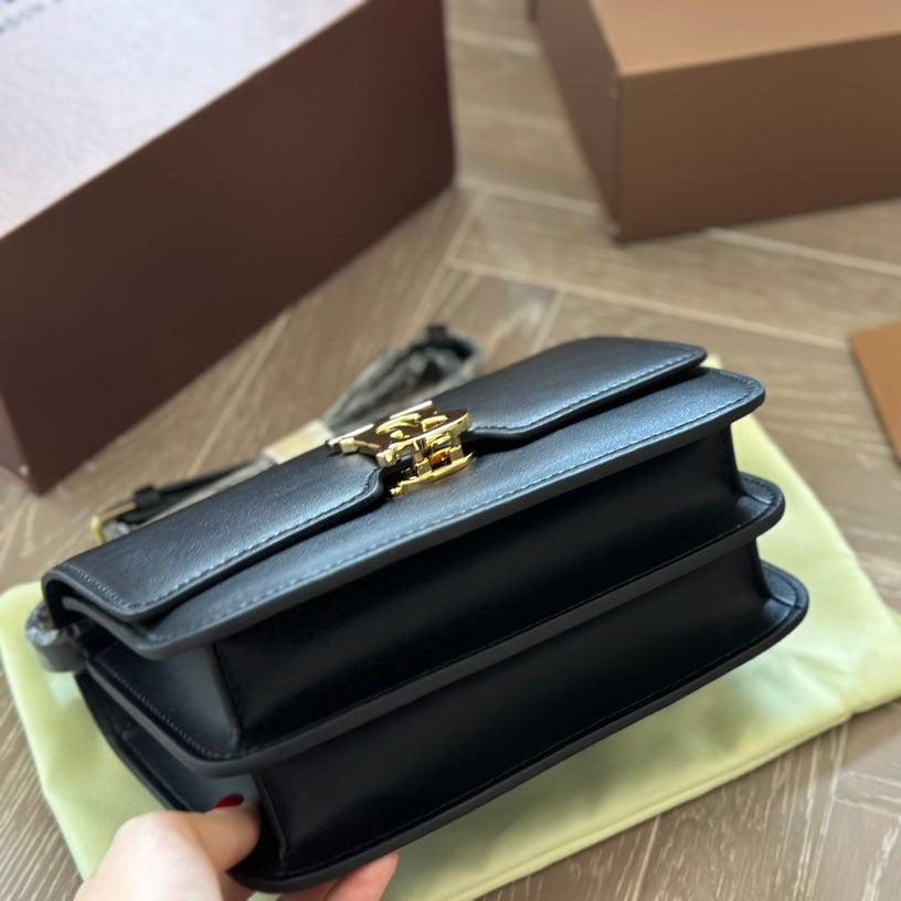 Tofutasche mit schwarzer Metallschnalle