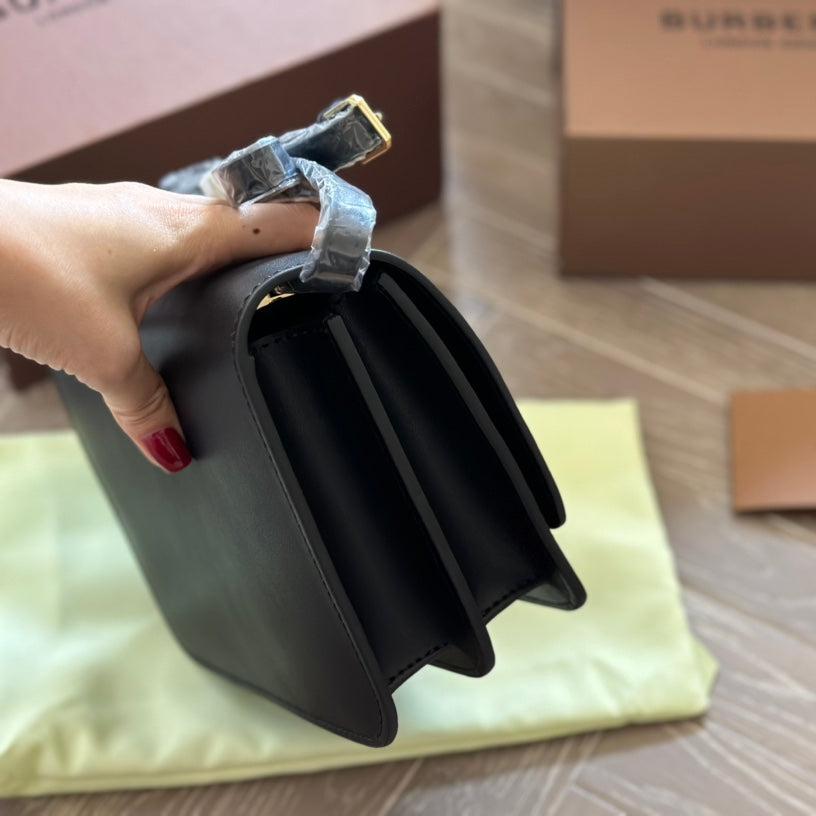 Tofutasche mit schwarzer Metallschnalle