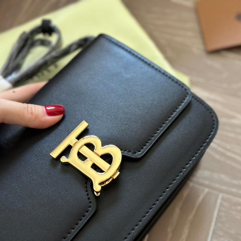 Tofutasche mit schwarzer Metallschnalle