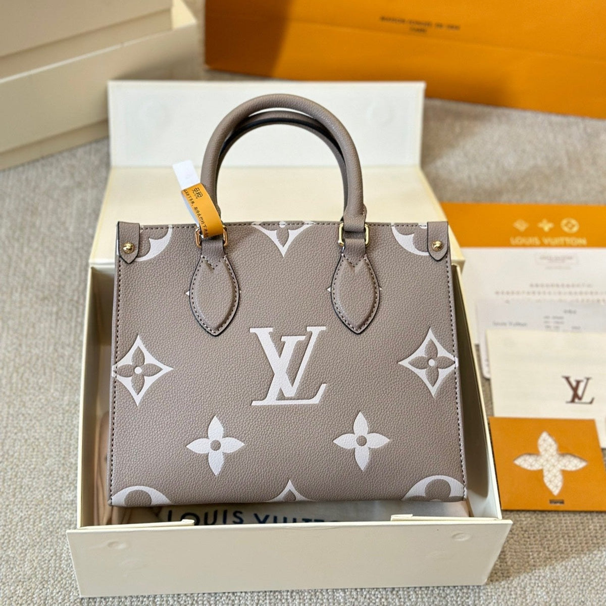 Ledergeprägte graue Onthego Tote Bag