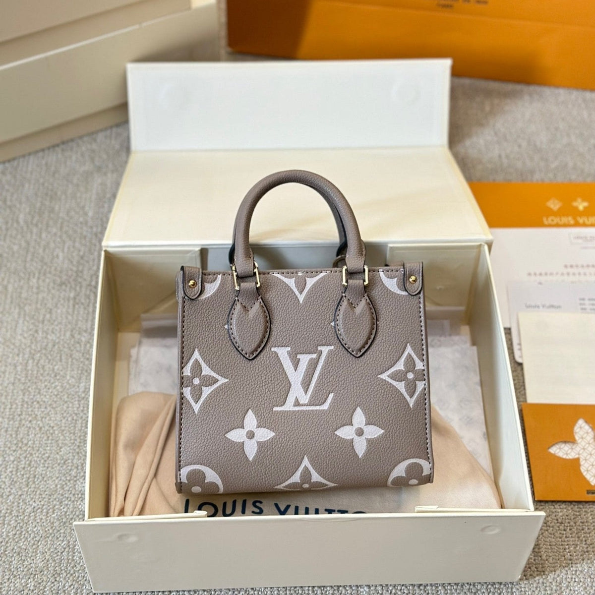 Ledergeprägte graue Onthego Tote Bag
