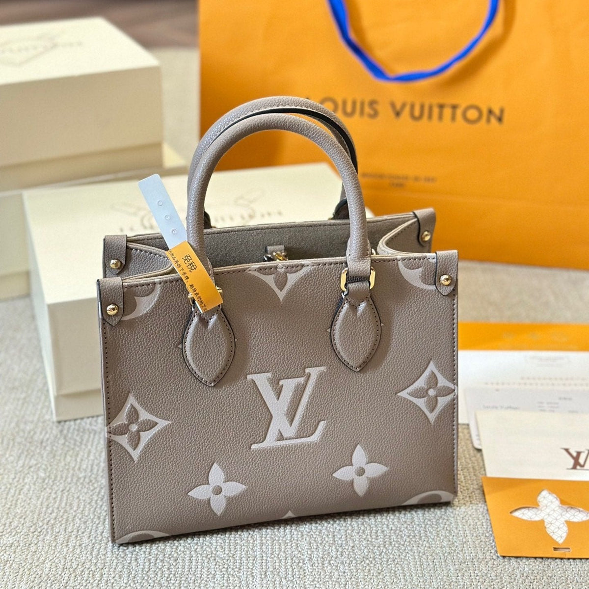 Ledergeprägte graue Onthego Tote Bag