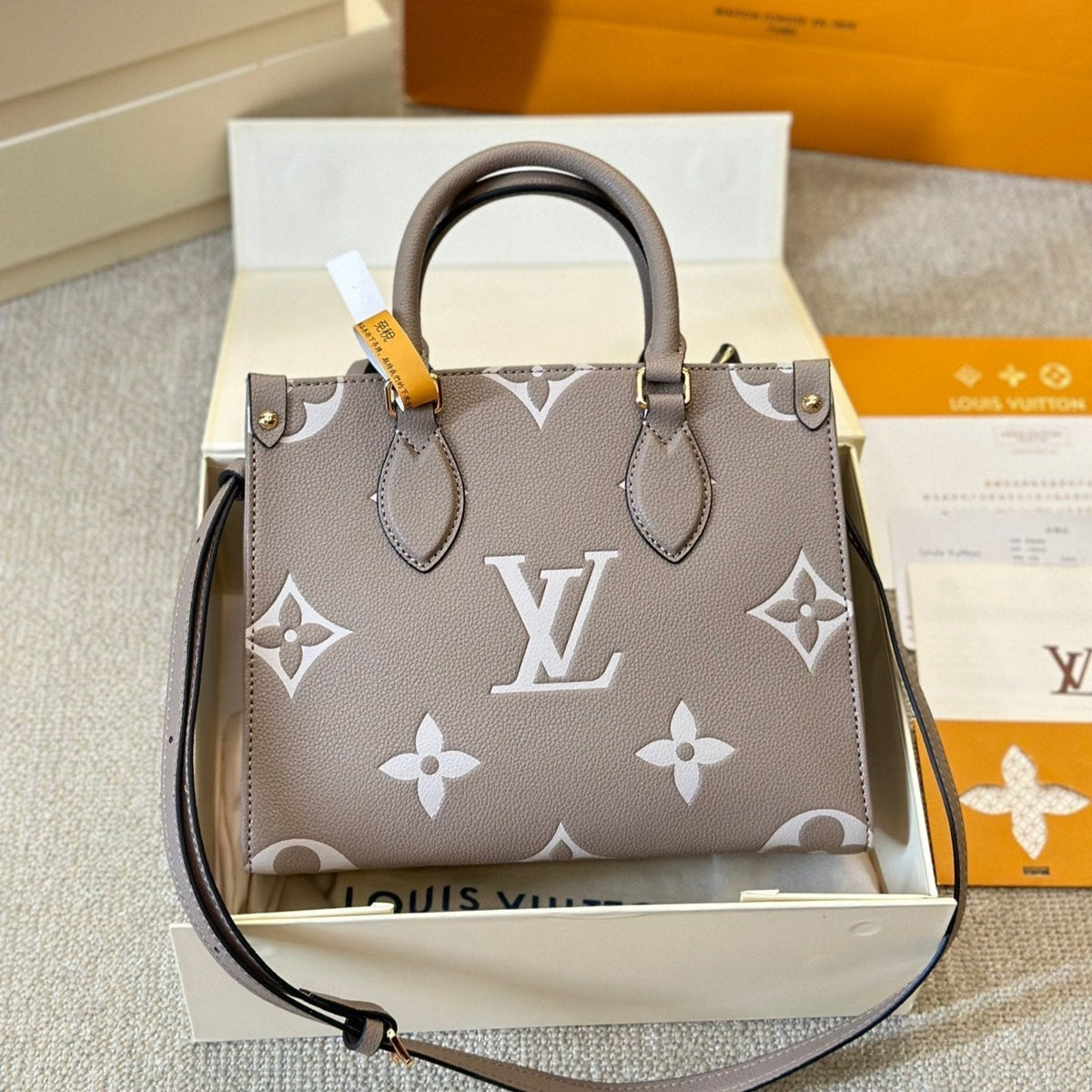 Ledergeprägte graue Onthego Tote Bag