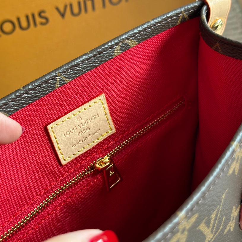 Petit Sac Plat Tasche aus Leder