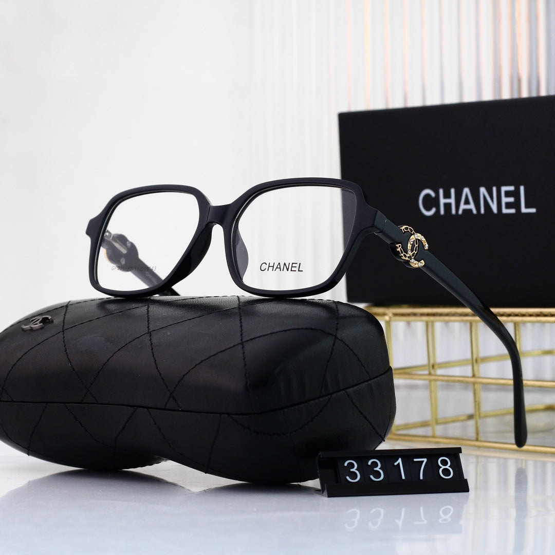 Brille mit quadratischem Rauten-Logo