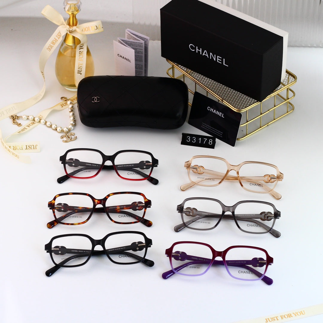 Brille mit quadratischem Rauten-Logo