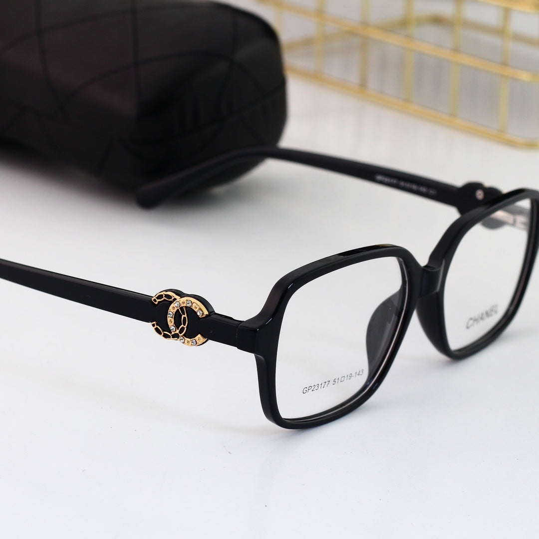 Brille mit quadratischem Rauten-Logo