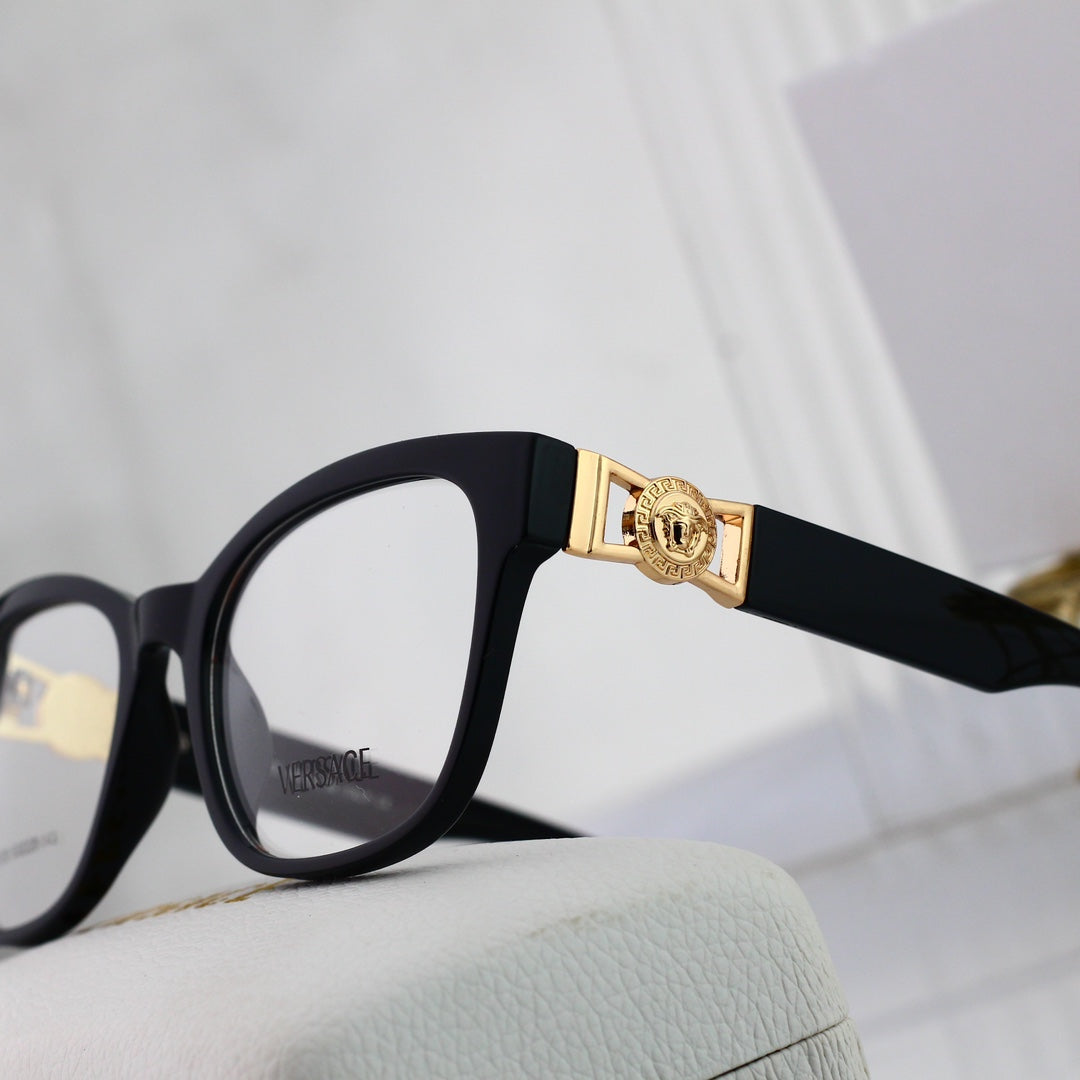 Metallbrille mit eckigen Gläsern
