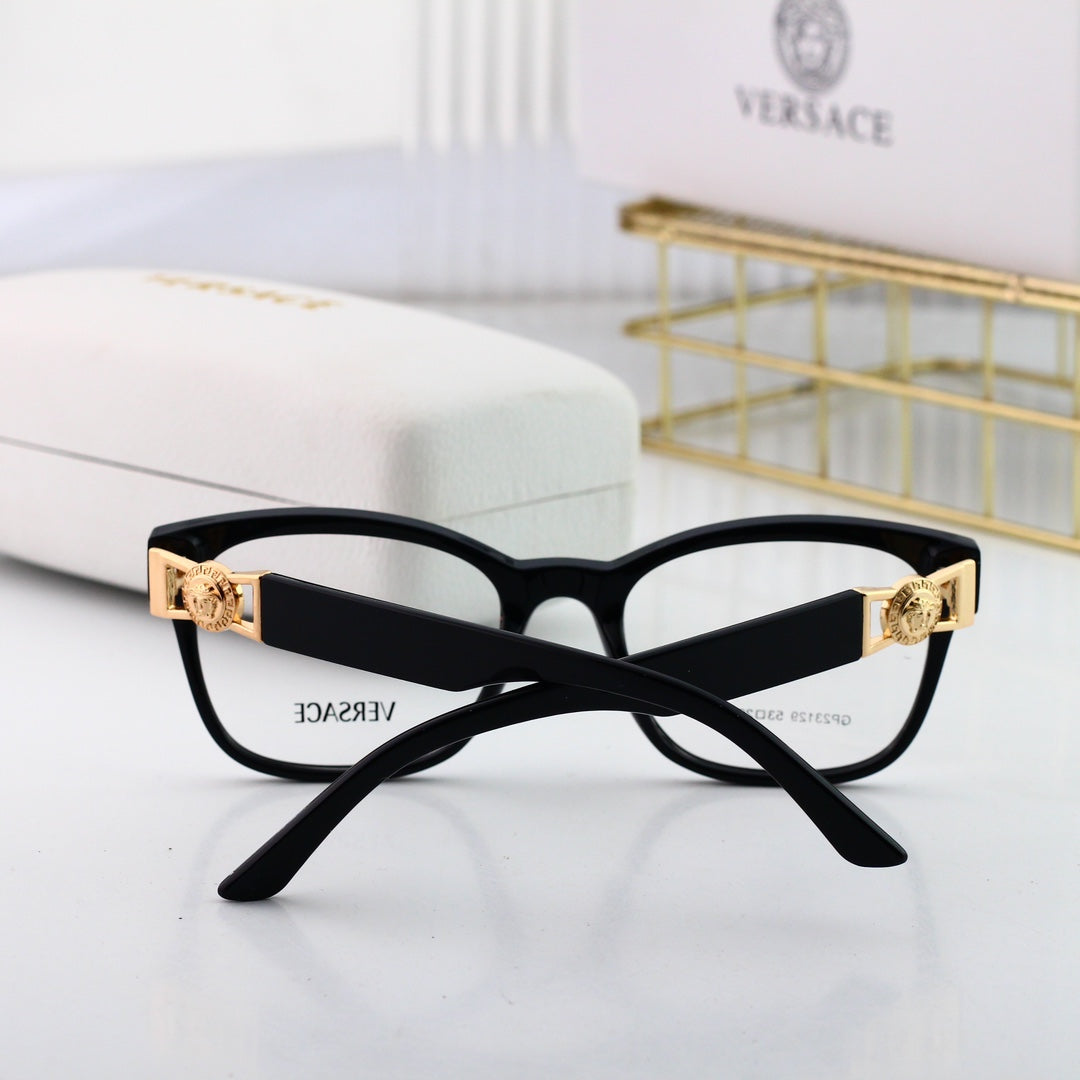 Metallbrille mit eckigen Gläsern