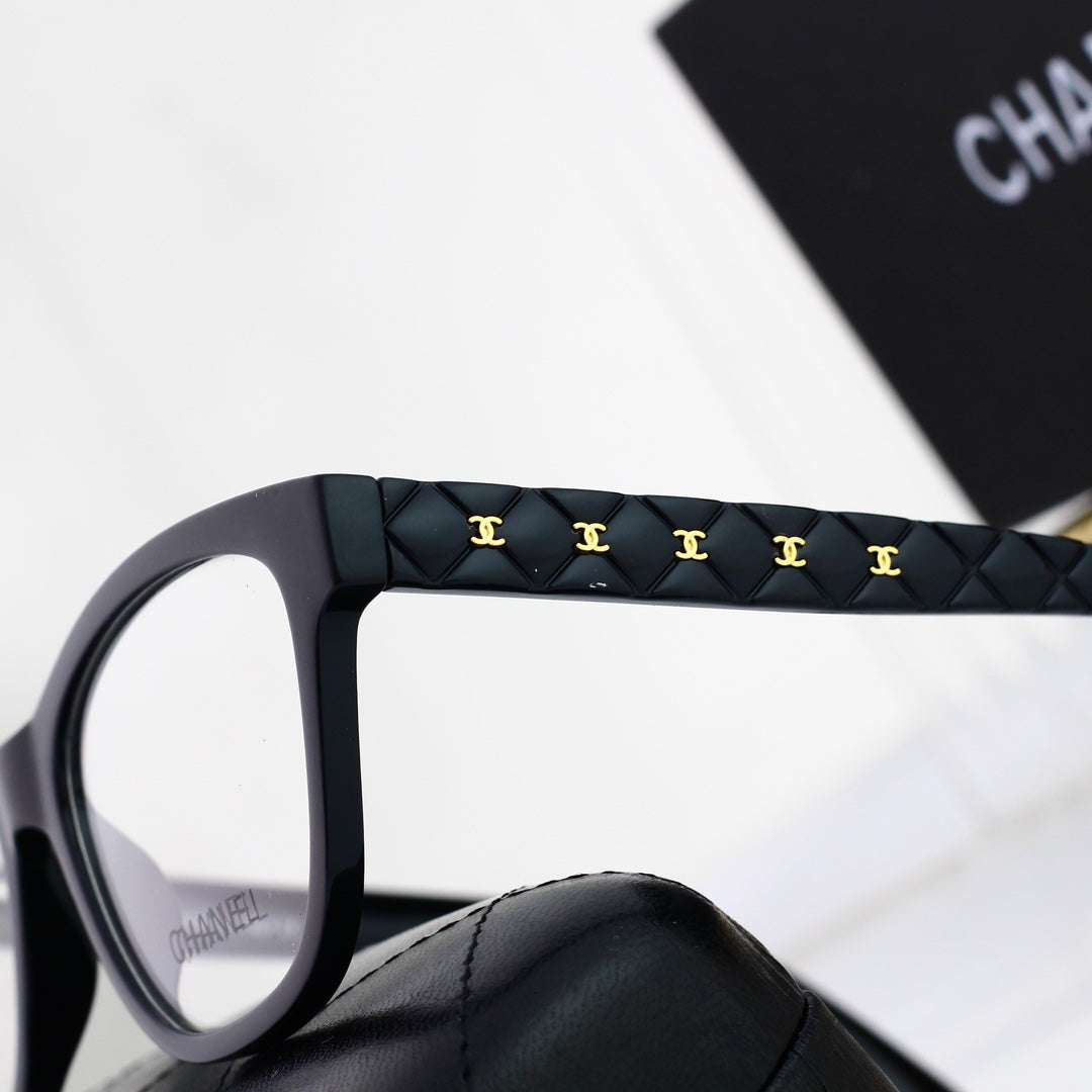 Elegante Brille mit Metallrahmen