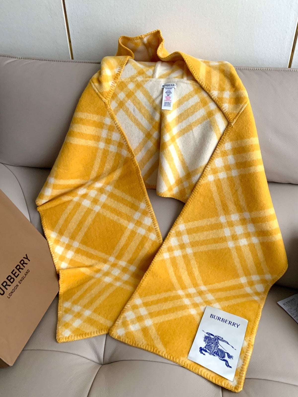 Kapuzenschal aus kariertem Wolljacquard