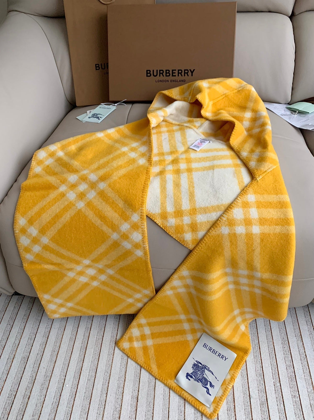 Kapuzenschal aus kariertem Wolljacquard