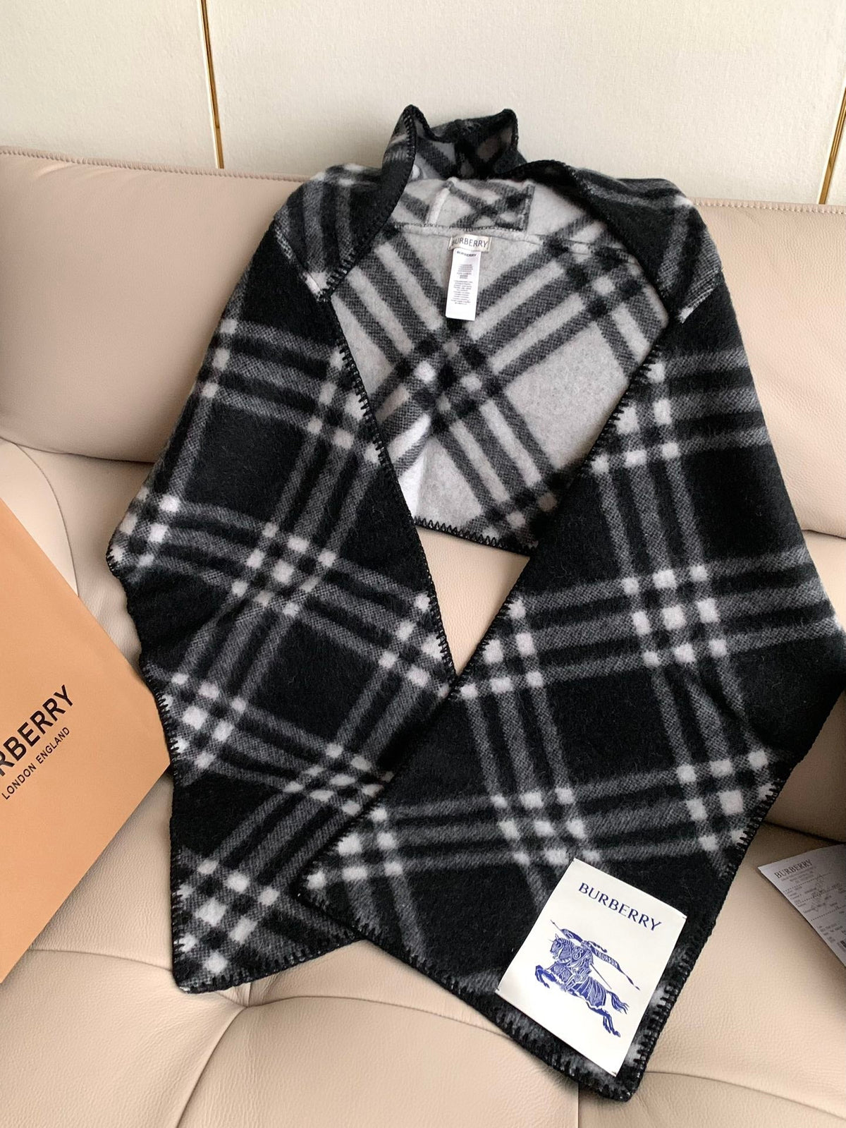 Kapuzenschal aus kariertem Wolljacquard