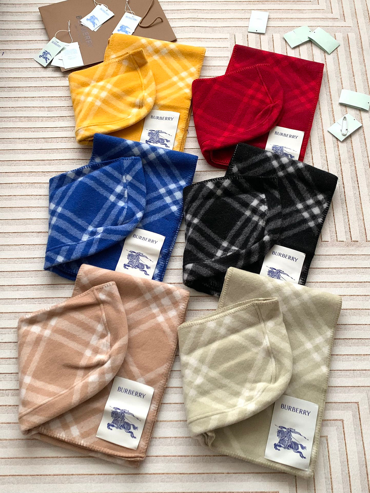 Kapuzenschal aus kariertem Wolljacquard