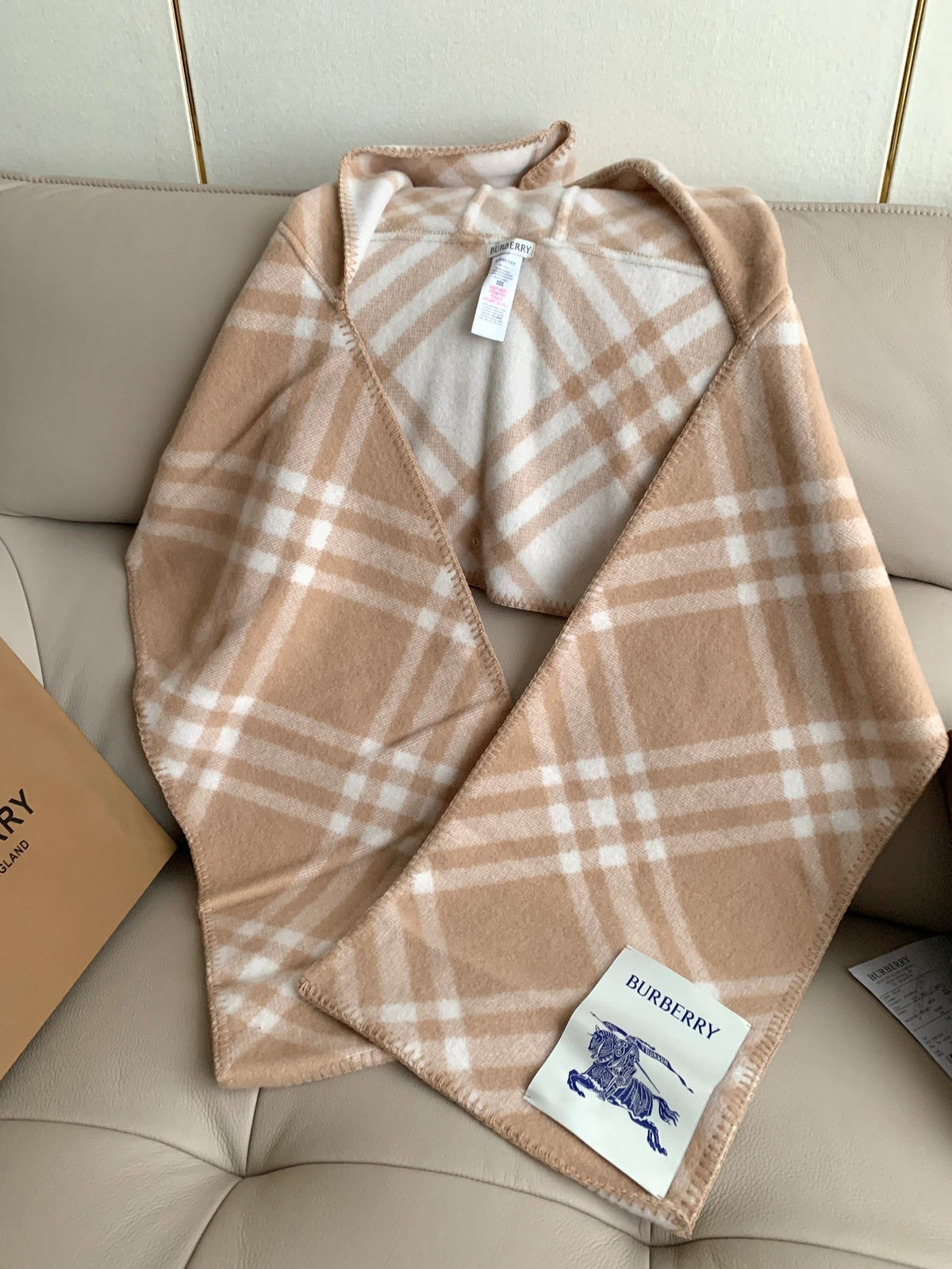 Kapuzenschal aus kariertem Wolljacquard