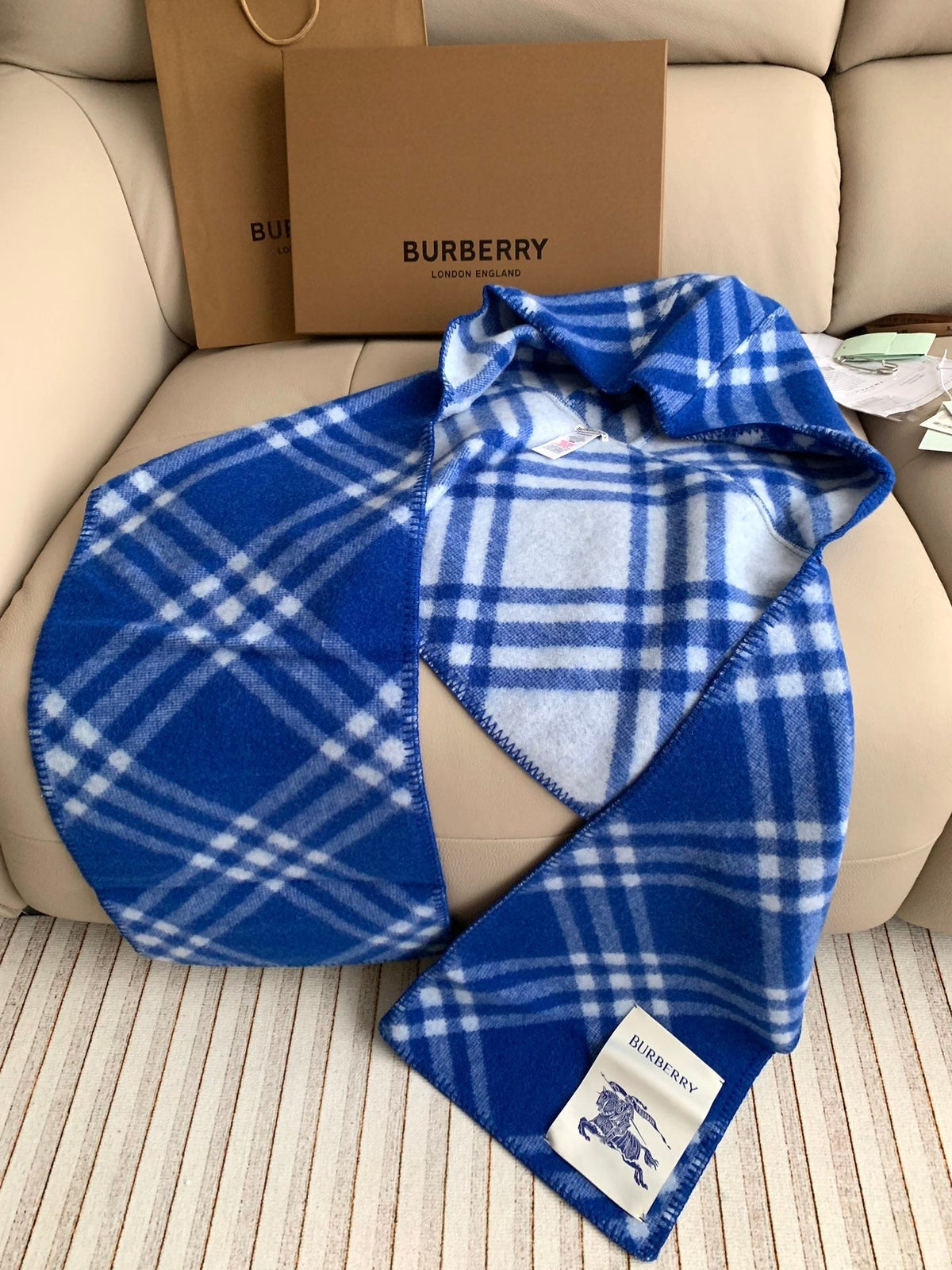 Kapuzenschal aus kariertem Wolljacquard