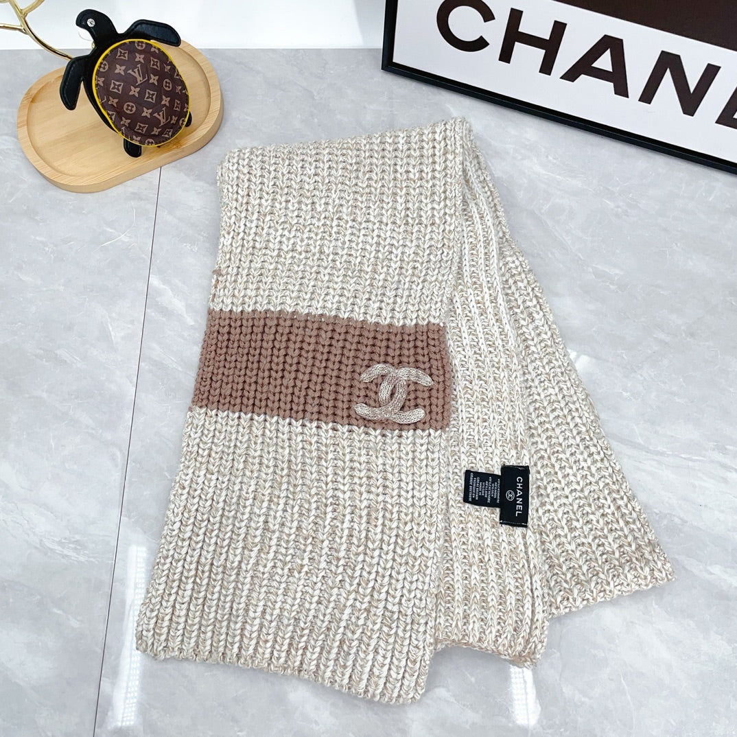 Modisches Strickmützen- & Schal-Set
