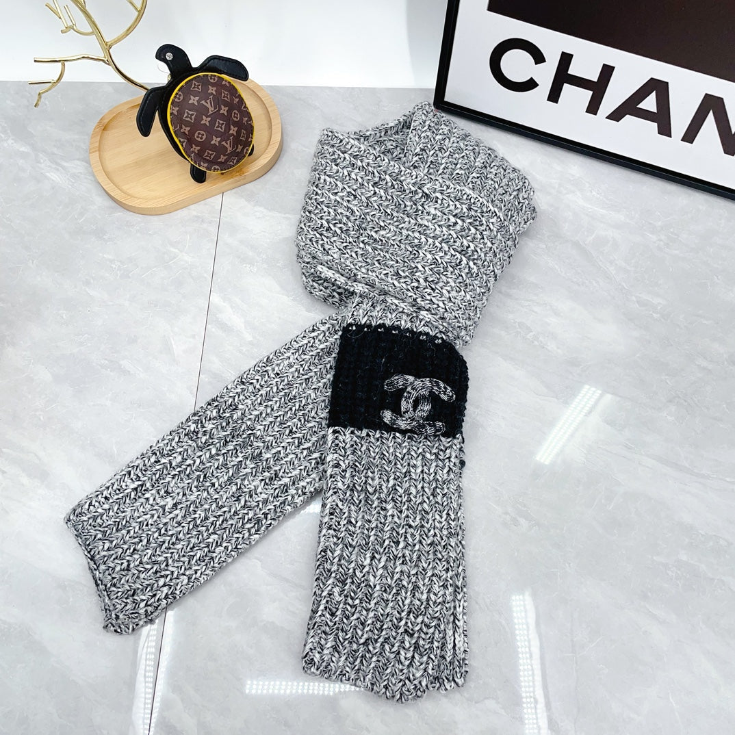 Modisches Strickmützen- & Schal-Set