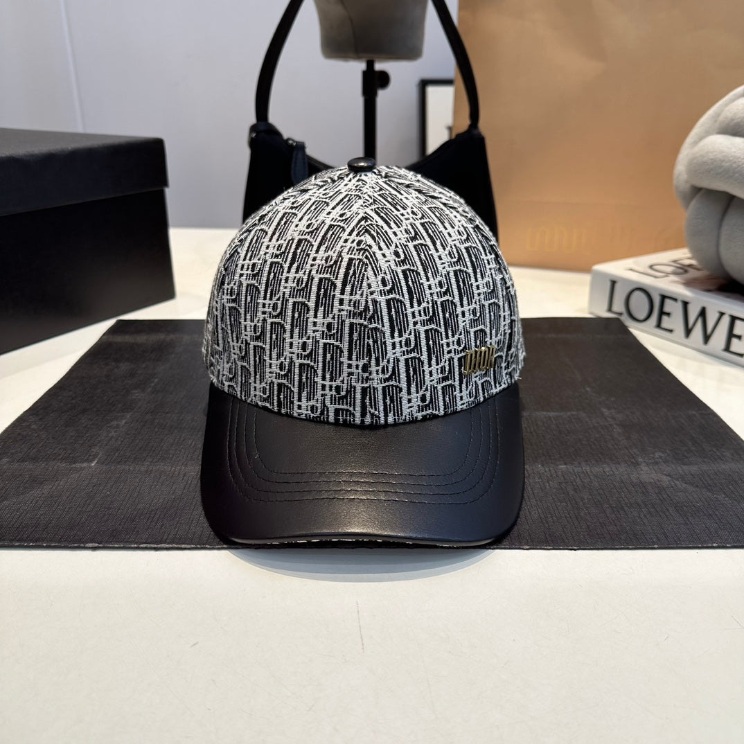 Baseballkappe mit geprägtem Metalllogo