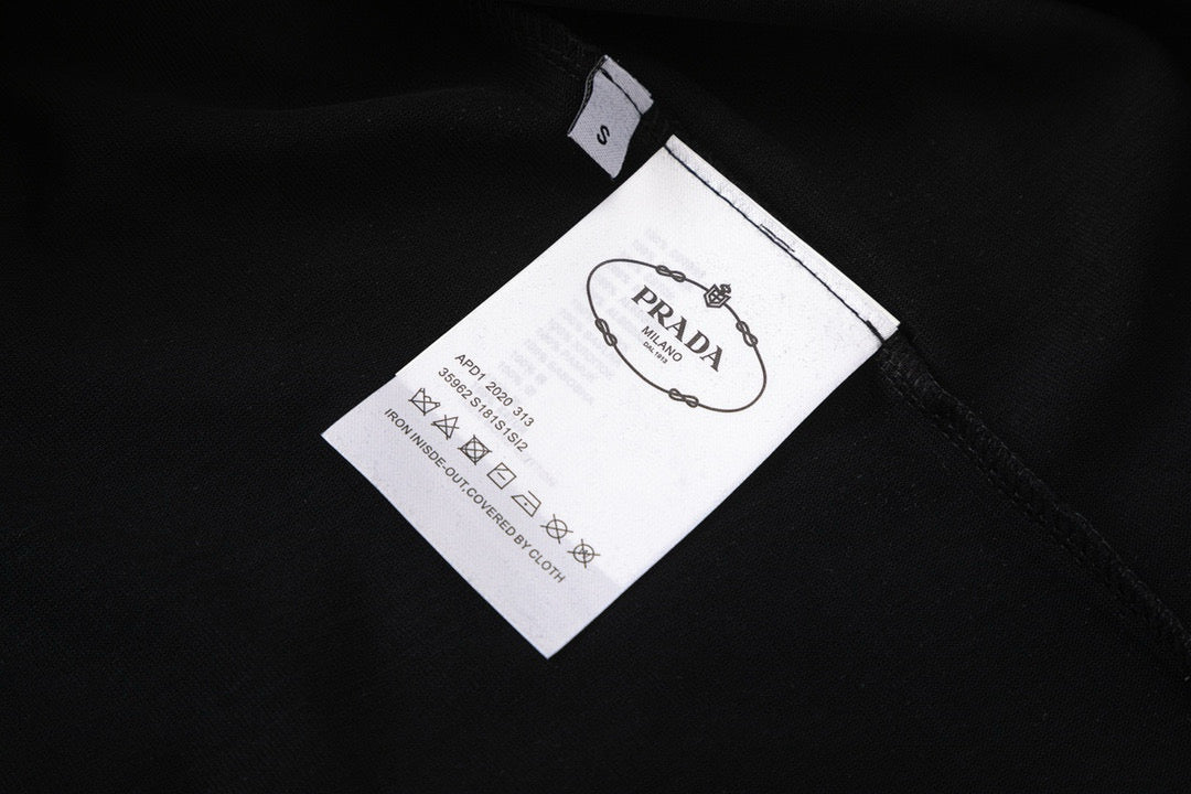 Einfaches bedrucktes T-Shirt