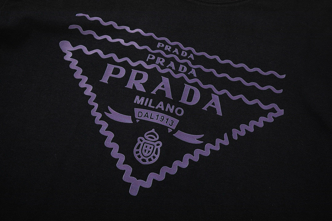 T-Shirt mit einfachem Dreiecksprint