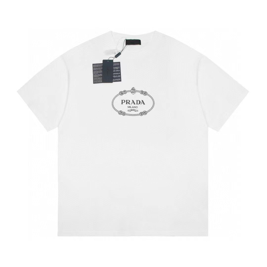 Einfaches bedrucktes T-Shirt