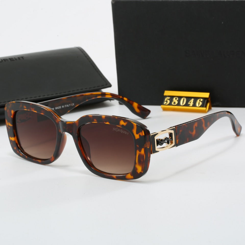 Retro Sonnenbrille mit schwarzem Logo und Gravur