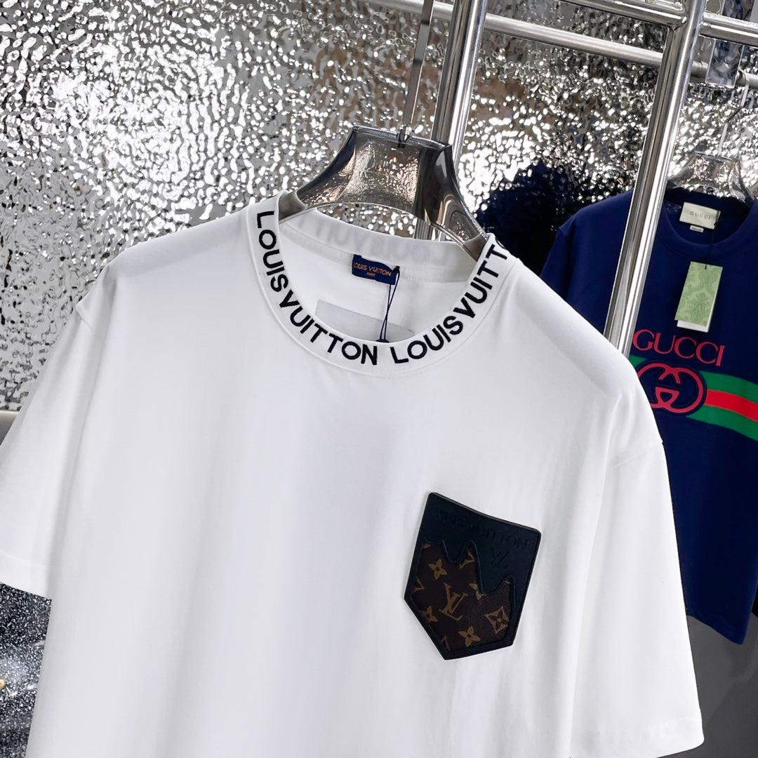 Leder-Taschen-T-Shirt