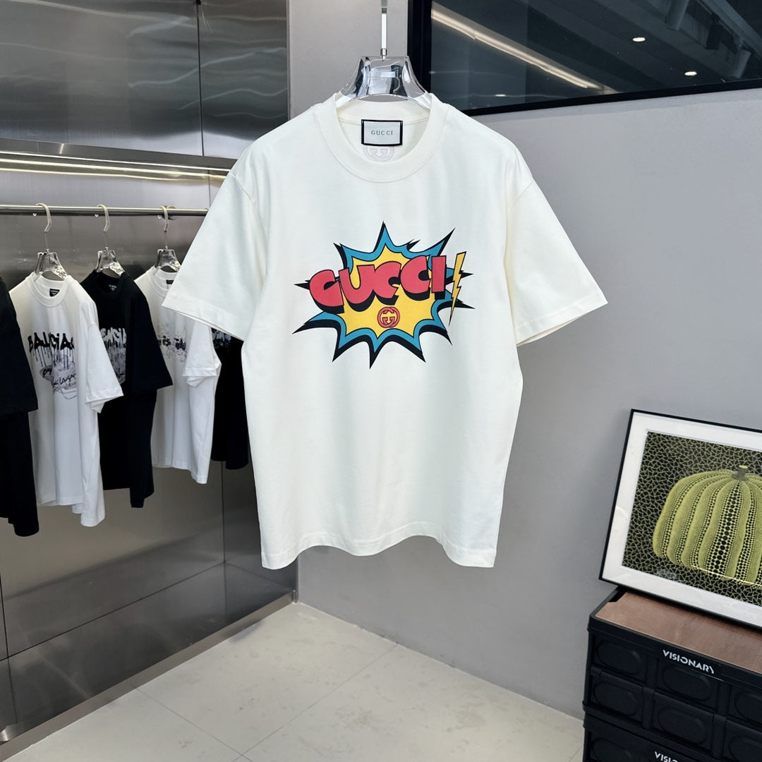 T-Shirt mit explodierenden Bonbon-Elementen