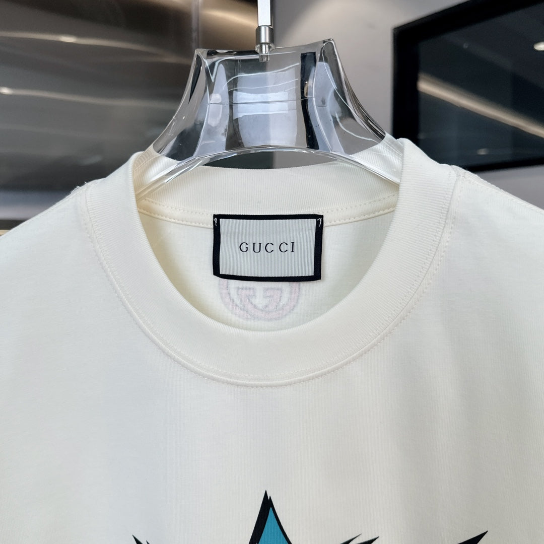 T-Shirt mit explodierenden Bonbon-Elementen