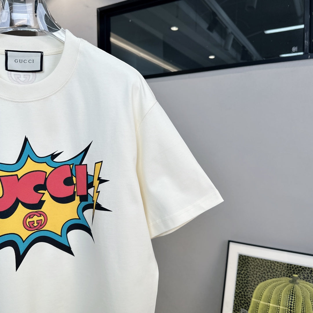 T-Shirt mit explodierenden Bonbon-Elementen