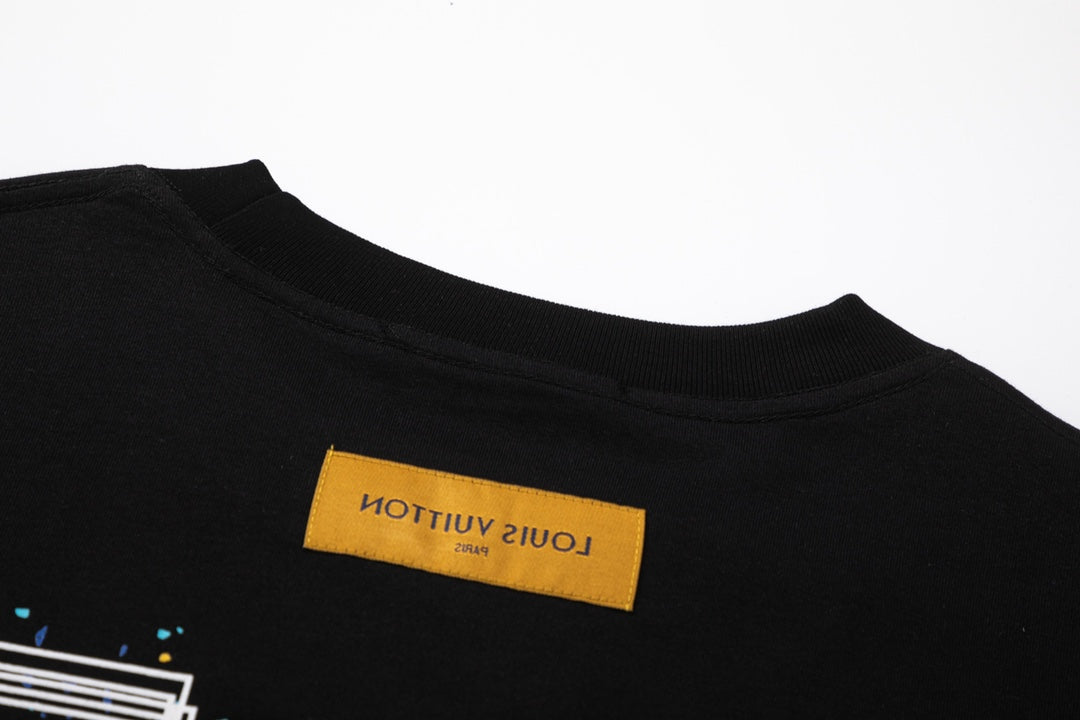 Gelbes T-Shirt mit Graffiti-Print