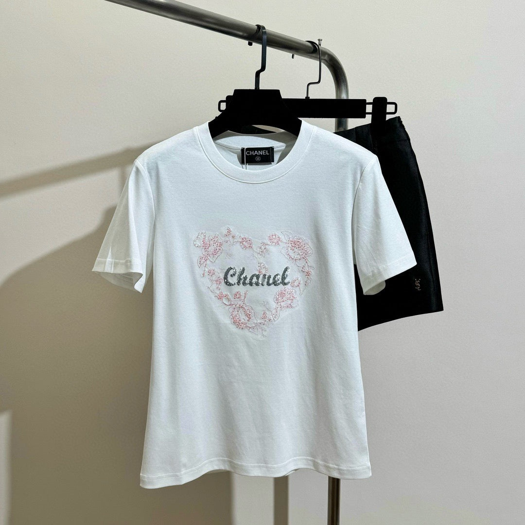 Herzförmiges Pailletten-besticktes T-Shirt